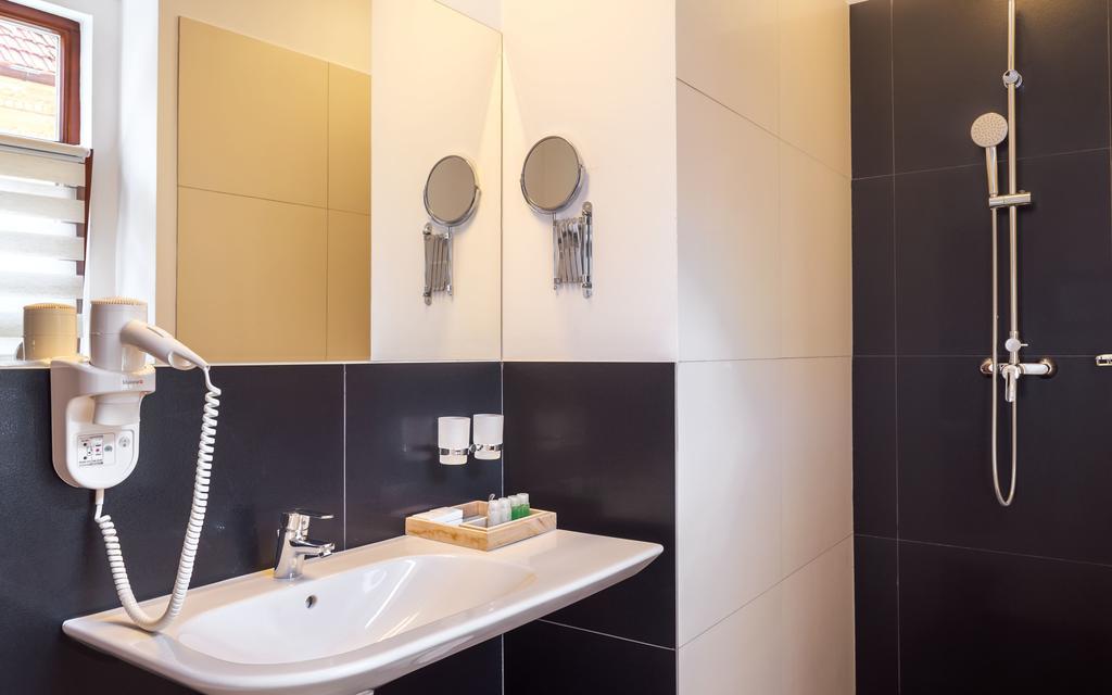 Antler Boutique Hotel Brasov Ngoại thất bức ảnh